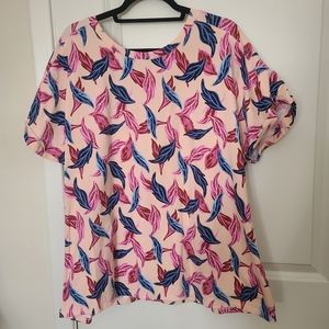 D & CO Light Pink Floral Pattern Top.